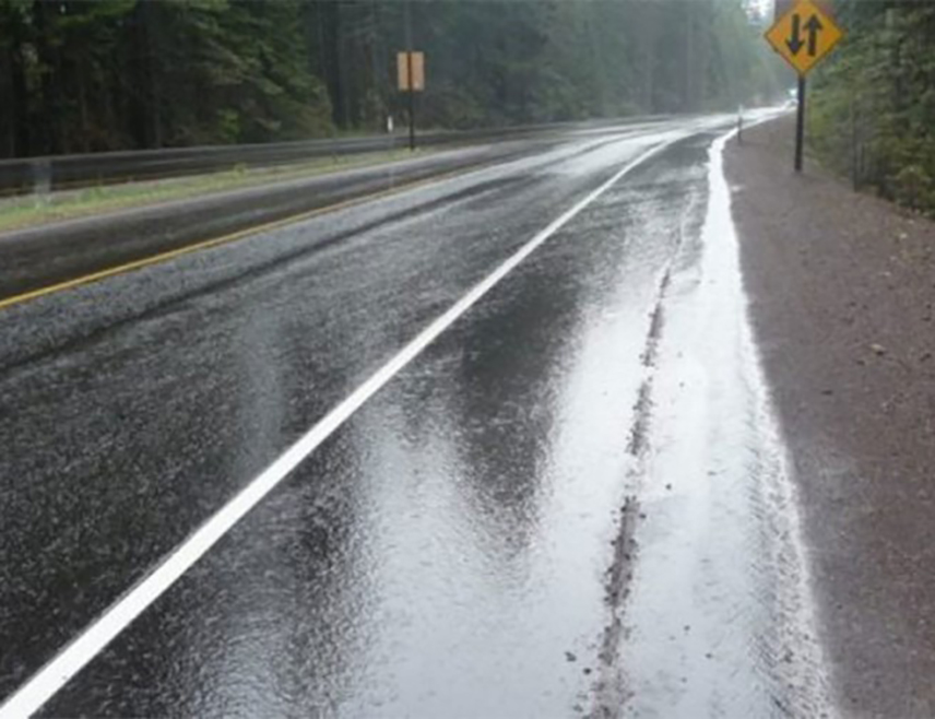 БАЊАЛУКА, 29. ЈАНУАРА /СРНА/ - Коловози су јутрос мокри и клизави, магла смањује видљивост у котлинама, али се саобраћај одвија несметано осим на дионицама на којима се изводе радови, саопштено је из Ауто-мото савеза Републике Српске.