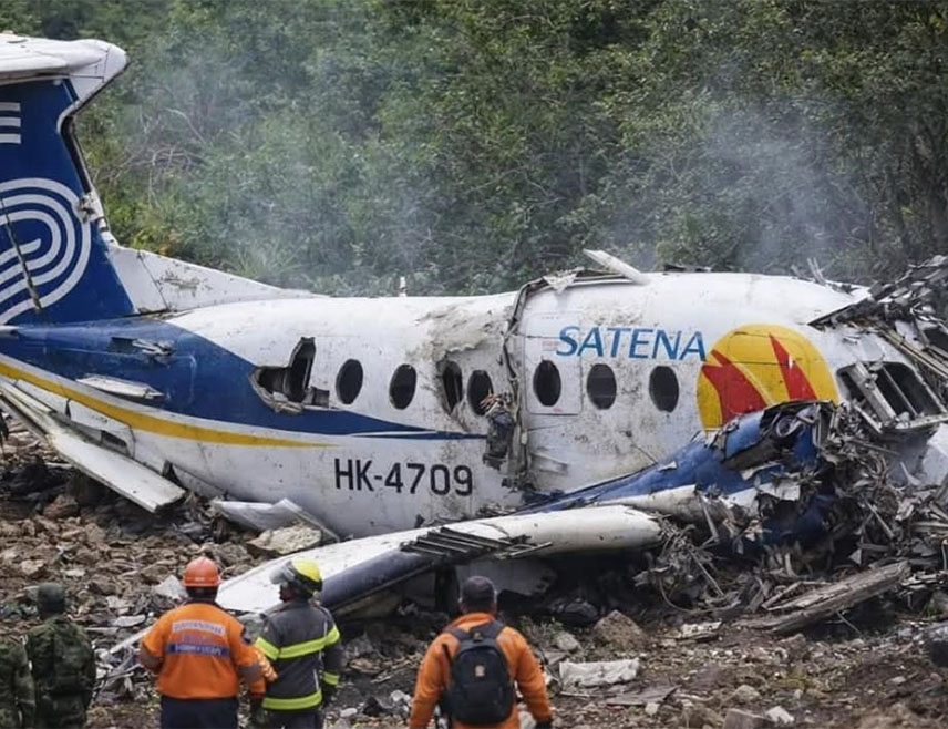 БОГОТА, 29. ЈАНУАРА /СРНА/ - Петнаест особа погинуло је у паду путничког авиона у сјеверној Колумбији, потврдила је државна ваздухополовна компанија "Сатена".