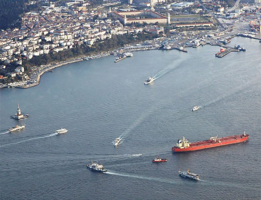 ИСТАНБУЛ, 29. ЈАНУАРА /СРНА - РИА Новости/ - Транзит бродова кроз мореуз Дарданеле у Турској обустављен је у оба смјера због олујних вјетрова, саопштено је из турске Генералне дирекције за обалску безбједност.