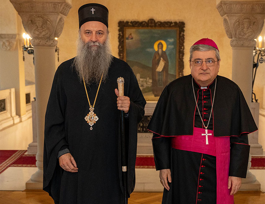 БЕОГРАД, 29. ЈАНУАРА /СРНА/ - Његова светост патријарх српски Порфирије упознао је 
апостолског делегата Ватикана за Косово и Метохију надбискупа Луиђија Бјанка о ситуацији на Косову и Метохији и многобројним изазовима и притисцима са којима се свакодневно суочава српски народ, заједно са Српском православном црквом /СПЦ/.