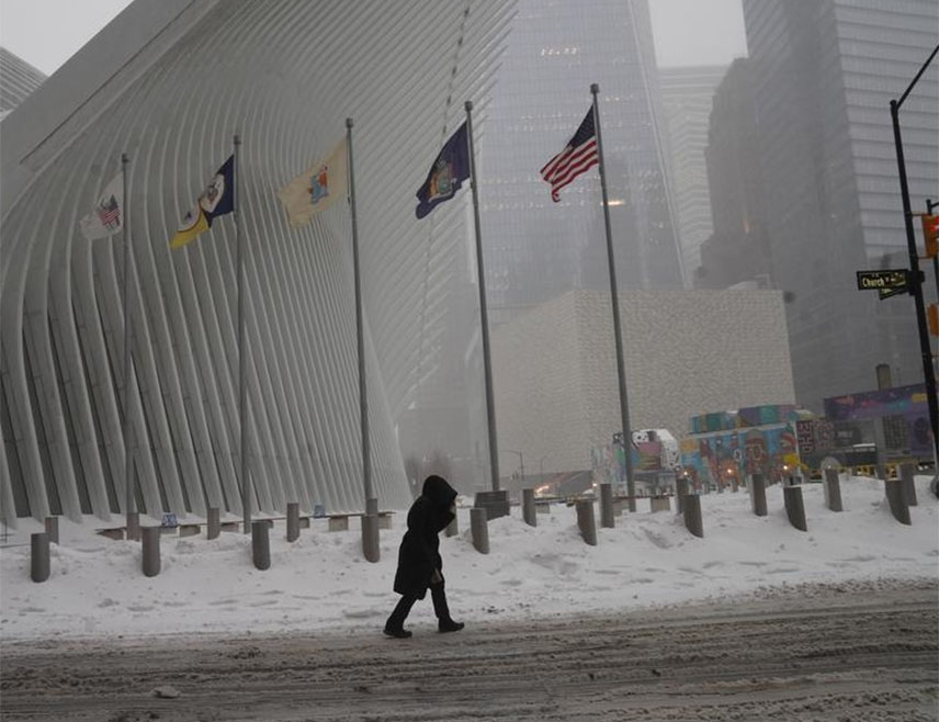 ВАШИНГТОН, 29. ЈАНУАРА /СРНА - РИА Новости/ - Број жртава сњежне олује у САД достигао је 60, јавила је агенција Си-Би-Ес.