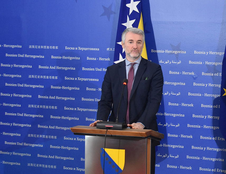 САРАЈЕВО, 29. ЈАНУАРА /СРНА/ - Министар комуникација и транспорта у Савјету министара Един Форто изјавио је данас, након што је стигла информација да је Европска комисија усвојила нову визну стратегију, да је у ЕУ препознато да треба измијенити постојећа правила када је у питању боравак професионалних возача из трећих земаља у Шенген зони.