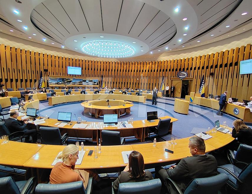 САРАЈЕВО, 29. ЈАНУАРА /СРНА/ - Сједница Дома народа Парламентарне скупштине БиХ прекинута је данас због недостатка кворума.