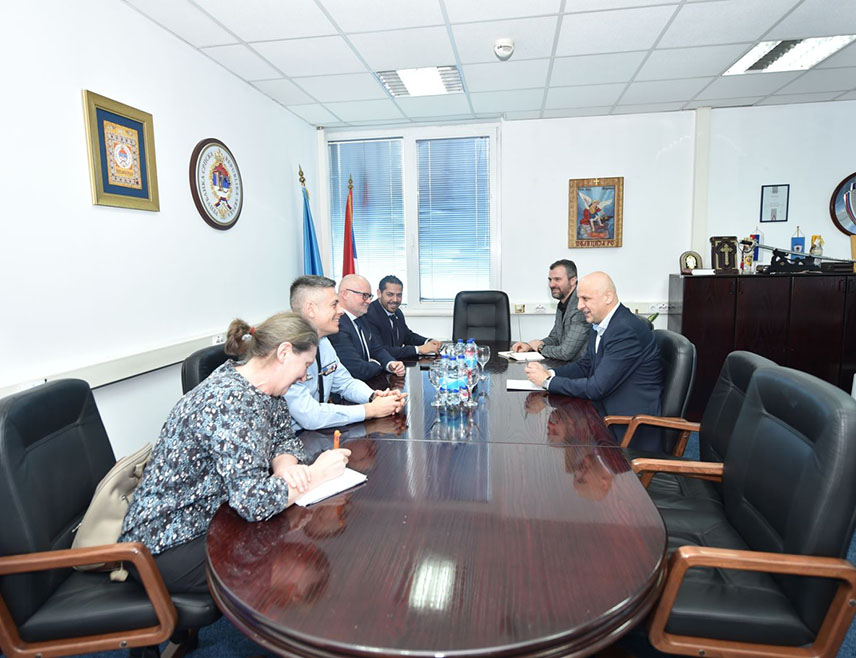 БАЊАЛУКА, 29. ЈАНУАРА /СРНА/ - Директор полиције Републике Српске Синиша Кострешевић и официри за везу Француске у БиХ и Хрватској потврдили су данас успјешну сарадњу у области стручног усавршавања и размјени искуства.