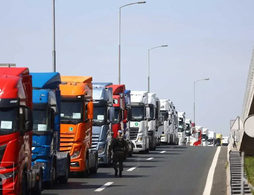 САРАЈЕВО, 30. ЈАНУАРА /СРНА/ - Конзорцијум "Логистика БиХ" саопштио је да борба превозника није била ни појединачна ни интересна, већ за очување домаћих ланаца снабдијевања, за њихов опстанак, те заштиту економског суверенитета.