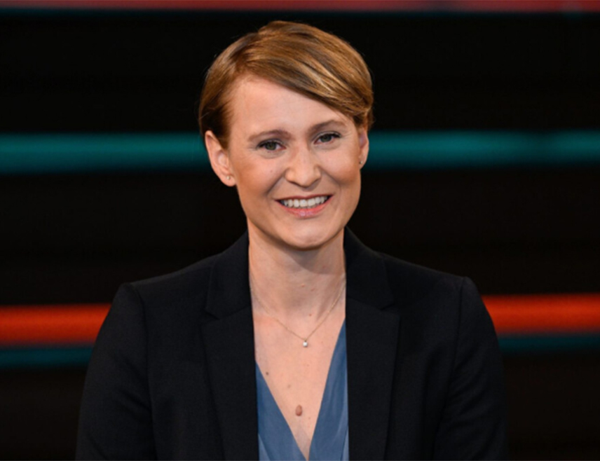 БЕРЛИН, 31. ЈАНУАРА /СРНА/ - Њемачки политиколог и шеф берлинске канцеларије Европског савјета за спољне односе Јана Пуглерин сматра да ће Европи требати неколико година да постане војно независна од Сједињених Држава.