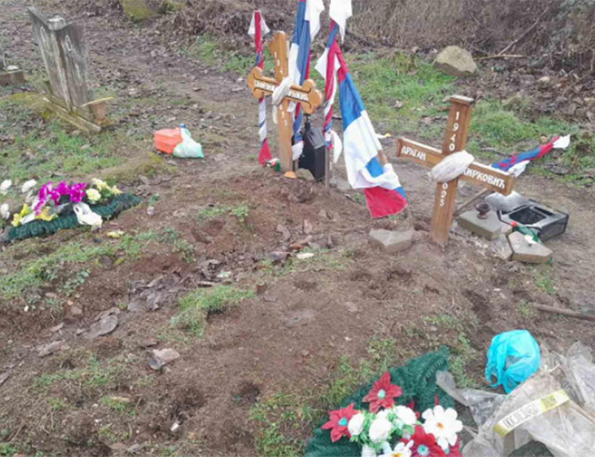 ВУЧИTРН, 31. ЈАНУАРА /СРНА/ - Српско гробље у селу Гојбуља код Вучитрна оскрнављено је када су Албанци у њега пустили стоку.