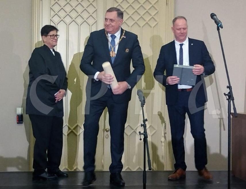 БУДИМПЕШТА, 31. ЈАНУАРА /СРНА/ - Предсједник СНСД-а Милорад Додик изјавио је да Република Српска и Мађарска дијеле вриједности слободног свијета и желе да њихове заједнице и државе буду очуване.