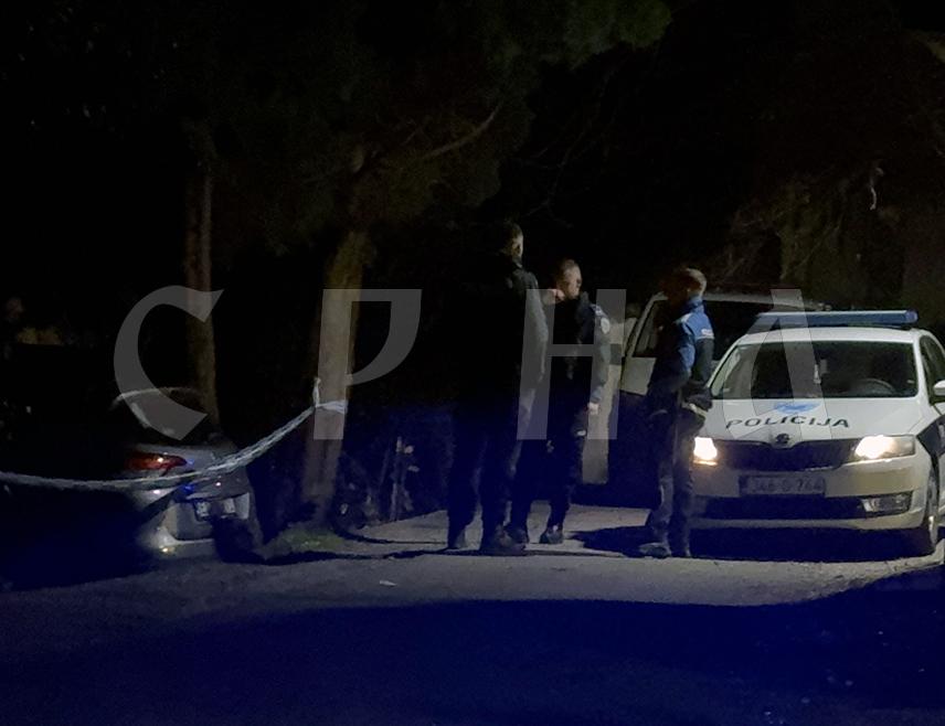 МОСTАР, 31. ЈАНУАРА /СРНА/ - Лице чији су иницијали С.С. /46/ рањено је вечерас у пуцњави у Мостару, а полиција је ухапсила педесетогодишњег А.О, потврђено је Срни у МУП-у Херцеговачко-неретванског кантона.