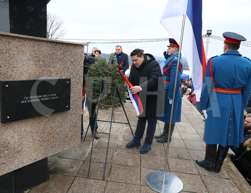 БАЊАЛУКА, 1. ФЕБРУАРА /СРНА/ - Код Спомен-костурнице у бањалучком насељу Дракулић служен је помен за више од 2.300 Срба које су усташе звјерски убиле прије 84 године у овом насељу и у селима Мотике, Шарговац, те у руднику Раковац.