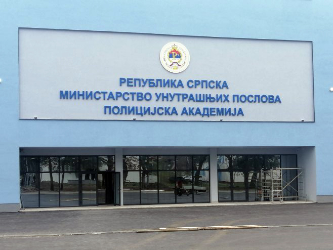 БАЊАЛУКА, 2. ФЕБРУАРА /СРНА/ - Министарство унутрашњих послова /МУП/ Републике Српске расписало је данас јавни конкурс за пријем 150 кадета на 29. класу Полицијске академије, који ће бити отворен до 16. фебруара.