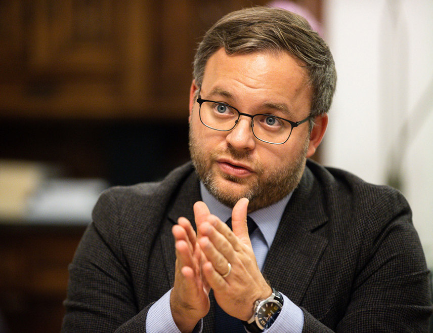 БУДИМПЕШТА, 2. ФЕБРУАРА /СРНА/ – Политика ЕУ према Украјини не доприноси постизању мира нити служи интересима Европе, изјавио је политички савјетник мађарског премијера Балaж Орбан.