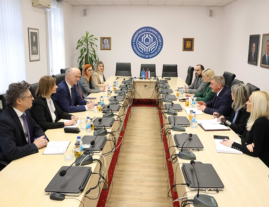 БАЊАЛУКА, 2. ФЕБРУАРА /СРНА/ - Министар за научнотехнолошки развој и високо образовање Републике Српске Драга Мастиловић изразио је задовољство јер је на универзитетима у Српској ове године за 15 одсто више уписа студената него претходне, те најавио наставак подршке побољшању студентског стандарда.