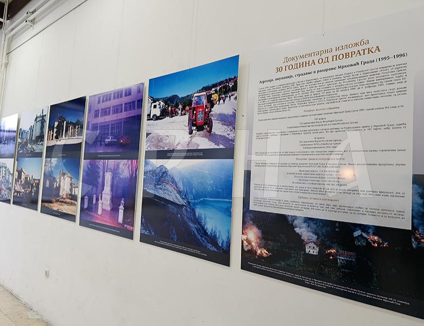 МРКОЊИЋ ГРАД, 2. ФЕБРУАРА /СРНА/ - Отварањем документарне изложбе "30 година од повратка из избјеглиштва" у Мркоњић Граду, почело је обиљежавање Дана општине и повратка на вјековна огњишта након петомјесечног избјеглиштва.