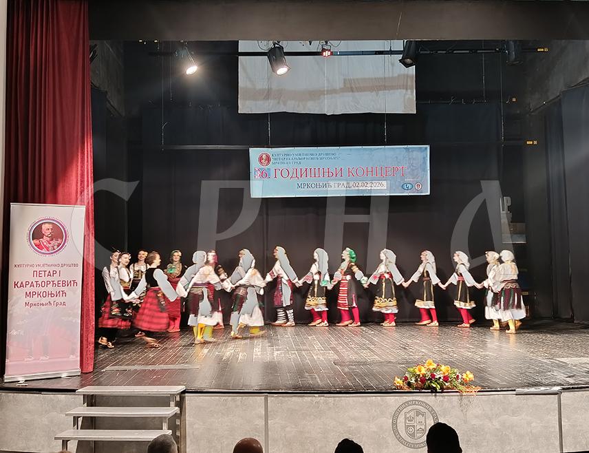 МРКОЊИЋ ГРАД, 2. ФЕБРУАРА /СРНА/ - Културно-умјетничко друштво /КУД/ "Петар Први Карађорђевић Мркоњић" вечерас је у Мркоњић Граду, у оквиру програма обиљежавања Дана општине, одржало годишњи концерт са око 250 учесника.