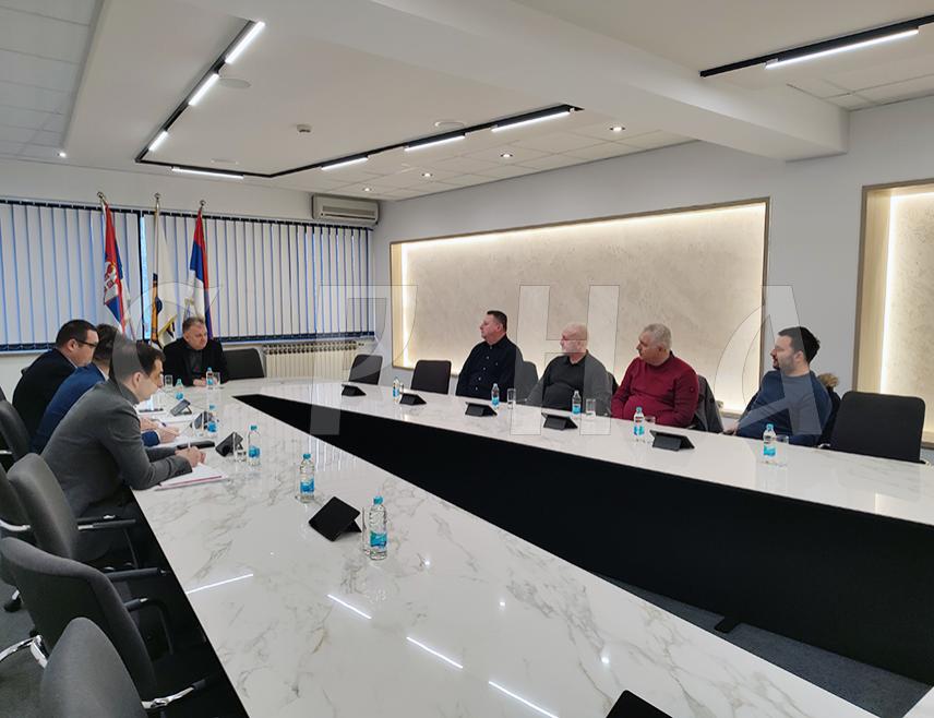 ГРАДИШКА, 3. ФЕБРУАРА /СРНА/ - Фудбалски клуб /ФК/ "Слога" из Горњих Подградаца прославиће ове године вијек постојања, а у част овог великог јубилеја биће организована академија и турнир ветеранских екипа на којем ће наступити и ветерани београдских клубова "Црвена звезда" и "Партизан", најављено је након састанка представника "Слоге" и градоначелника Градишке Зорана Аџића.