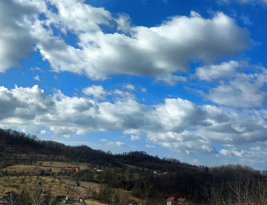 САРАЈЕВО, 3. ФЕБРУАРА /СРНА/- У Републици Српској и Федерацији БиХ /ФБиХ/ сутра се очекује претежно облачно, кишовито и натпросјечно топло вријеме уз дневну температуру ваздуха и до 16 степени Целзијусових.
