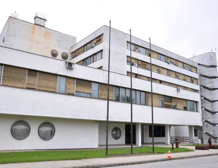 ПРИЈЕДОР, 3. ФЕБРУАРА /СРНА/ - Болница "Др Младен Стојановић" Приједор од сутра укида мјера забране посјете пацијентима.