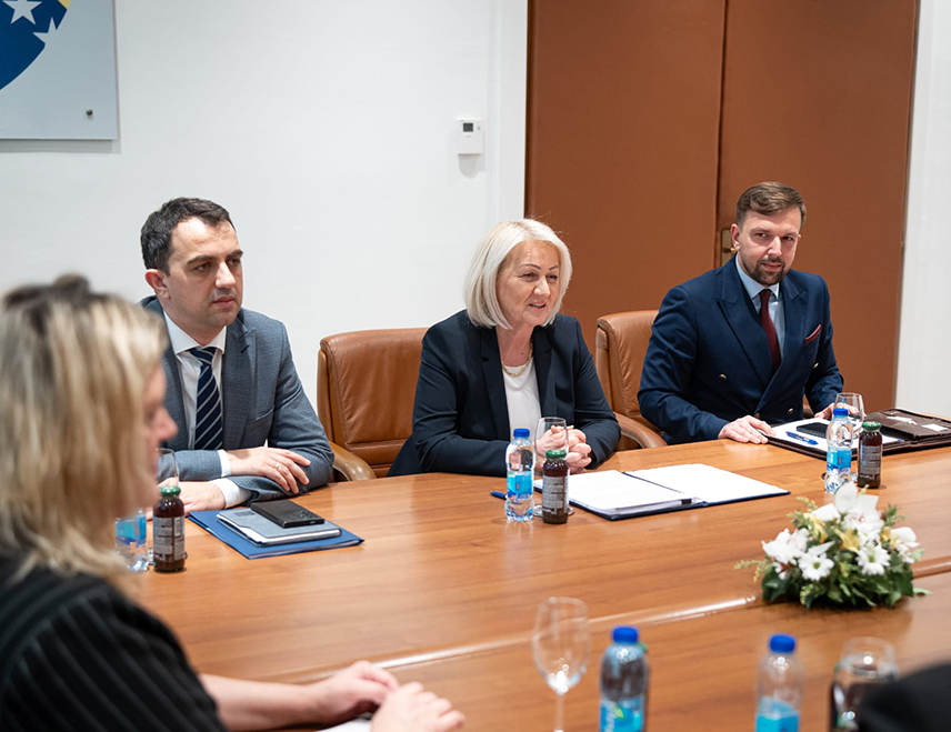 САРАЈЕВО, 3. ФЕБРУАРА /СРНА/ - Предсједавајућа Савјета министара Борјана Кришто разговарала је са отправником послова Амбасаде САД Џоном Гинкелом о важности унутрашњих реформи којe ће осигурати политичку и институционалну једнакоправности и гарантовати политичку стабилност.