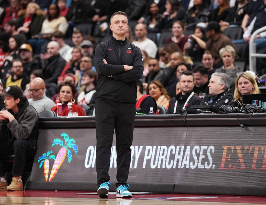 БЕОГРАД, 3. ФЕБРУАРА /СРНА/ - Српски кошаркашки стручњак и тренер "Торонто репторса" Дарко Рајаковић /46/ водиће са клупе тим "Остатка свијета" на предстојећем Ол-стар викенду у Лос Анђелесу, који ће бити одржан од 13. до 15 фебруара, саопштено је из НБА.