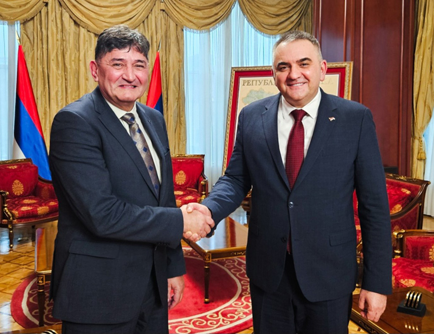 БАЊАЛУКА, 4. ФЕБРУАРА /СРНА/ - Предсједник Владе Републике Српске Саво Минић и начелник Новог Града Мирослав Дрљача разговарали су данас о инфраструктурним пројектима који су важни за ову општину, као и о објектима заштите од поплава.