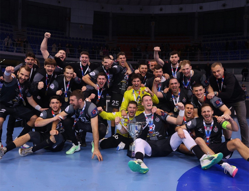 НИШ, 4. ФЕБРУАРА /СРНА/ - Рукометаши Партизана освојили су Свесрпски куп, пошто су у финалној утакмици у Нишу побиједили екипу Слоге из Добоја 32:22 /16:14/.