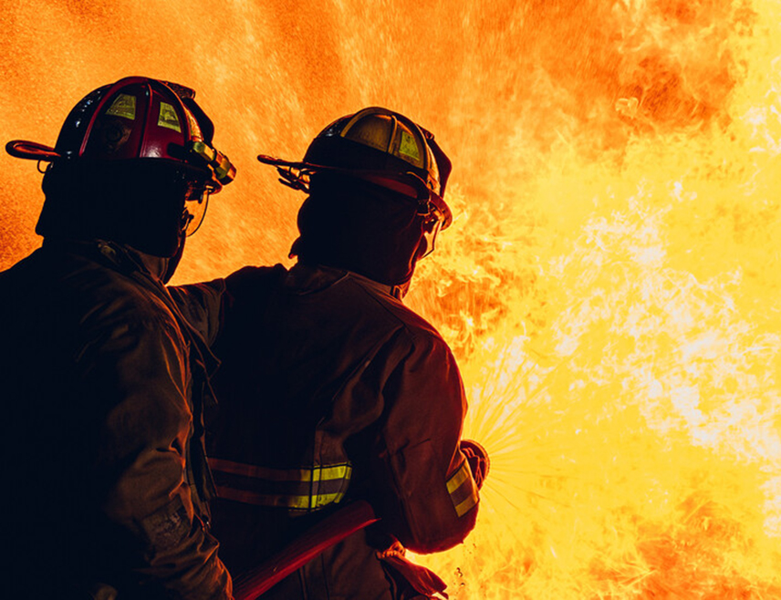 БЕРЛИН, 5. ФЕБРУАРА /СРНА-Ројтерс/ – Велики пожар је избио у истраживачком центру "Ге-Ес-И Хелмхоц" у граду Дармштату, на југозападу Њемачке, саопштено је из полиције.