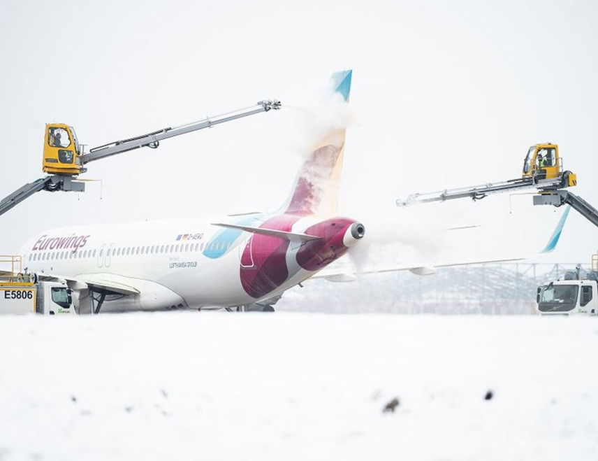 БЕРЛИН, 5. ФЕБРУАРА /СРНА-Ројтерс/ - Управа аеродрома у Берлину саопштила је да је била принуђена да одгоди или откаже бројне одлазне летове усљед сњежних падавина и ледене кише.