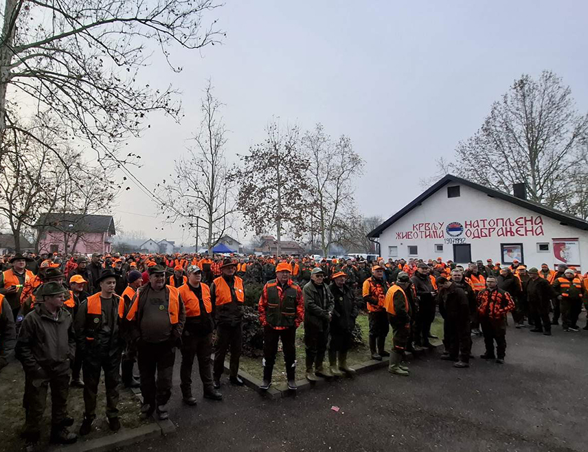 БРОД, 7. ФЕБРУАРА /СРНА/ - Предсједник Владе Републике Српске Саво Минић изјавио је да ће ресорно министарство и Ловачки савез Српске наставити да подржавају манифестације попут "Шакалијаде" која се данас одржава у Броду.