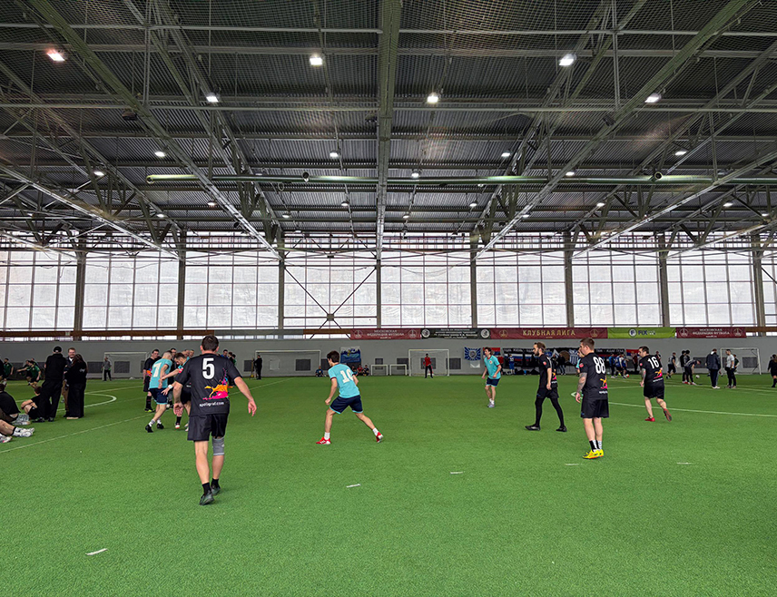 БАЊАЛУКА, 8. ФЕБРУАРА /СРНА/ - У Москви се данас одржава руско-српски турнир хуманитарног карактера "Играј за браћу", спортска манифестација посвећена обиљежавању Дана Републике Српске, на којој учествује 20 екипа из Русије, Републике Српске и Србије.