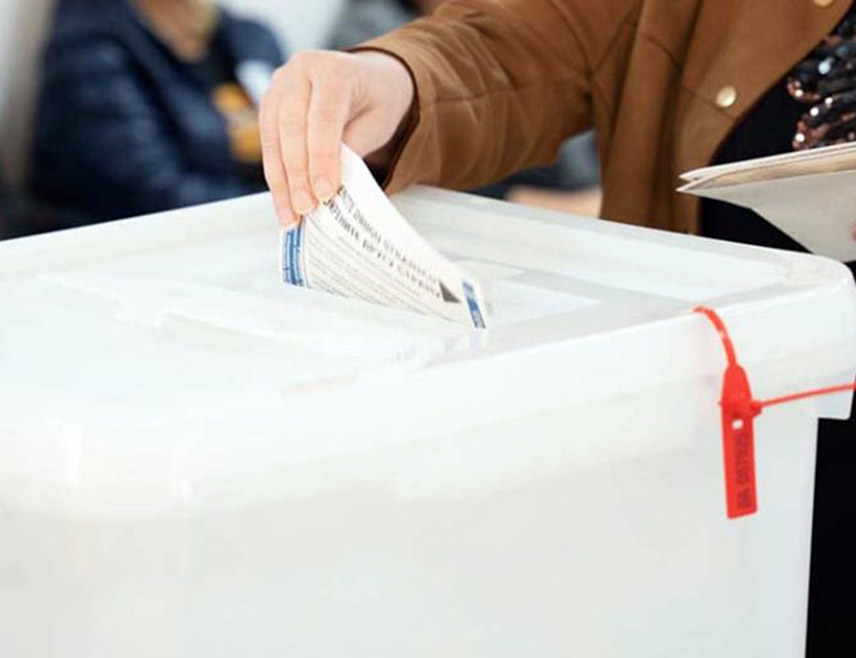 НЕВЕСИЊЕ, 8. ФЕБРУАРА /СРНА/ - На бирачком мјесту у селу Биоград у општини Невесиње, на којем се понављају пријевремени избори за предсједника Републике Српске, до 11.00 часова гласао је 71 бирач или 21 одсто регистрованих, рекла је предсједник Општинске изборне комисије /ОИК/ Саша Брењо.