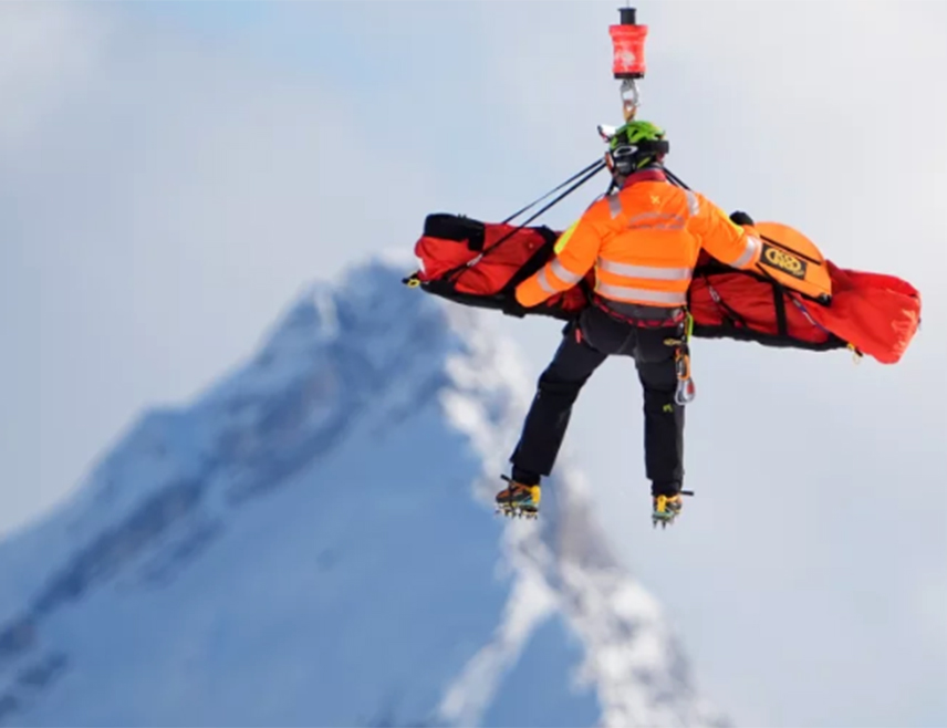 КОРТИНА Д`АМПЕЦО, 8. ФЕБРУАРА /СРНА/ - Америчка скијашица Линдзи Вон доживјела је тежак пад током трке спуст на Зимским олимпијским играма у италијанској Кортини д'Ампецо.