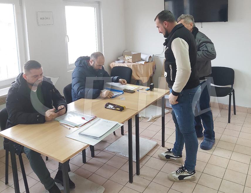 ​БРЧКО, 8. ФЕБРУАРА /СРНА/ – На бирачком мјесту у насељу Слијепчевићи код Брчког на поновљеним пријевременим изборима за предсједника Републике Српске до 15.00 часова гласало је 25,81 одсто бирача, речено је Срни у брчанској Изборној комисији.