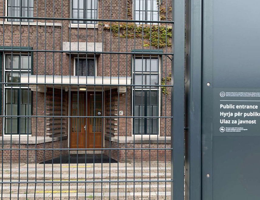 ХАГ, 9. ФЕБРУАРА /СРНА/ - Међународни тужиоци за ратне злочине саопштили су да је бивши предсједник самопроглашеног Косова Хашим Тачи контролисао герилце косовске Албанце и да би требало да буде осуђен за ратне злочине уз изречену казну од 45 година затвора.