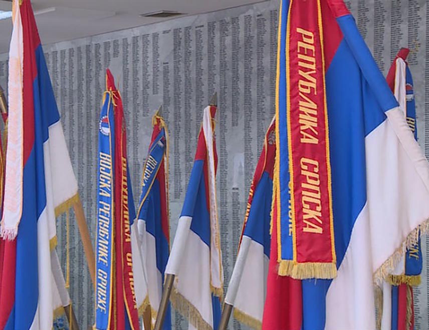 ПАЛЕ, 9. ФЕБРУАРА /СРНА/ - Предсједник Асоцијације "Ствараоци Републике Српске" Стеван Медић честитао је новоизабраном предсједнику Републике Српске Синиши Карану изборну побједу и истакао да је народ Српске на овим изборима јасно поручио бјелосветским хохштаплерима да му не могу наметати ко ће га водити.