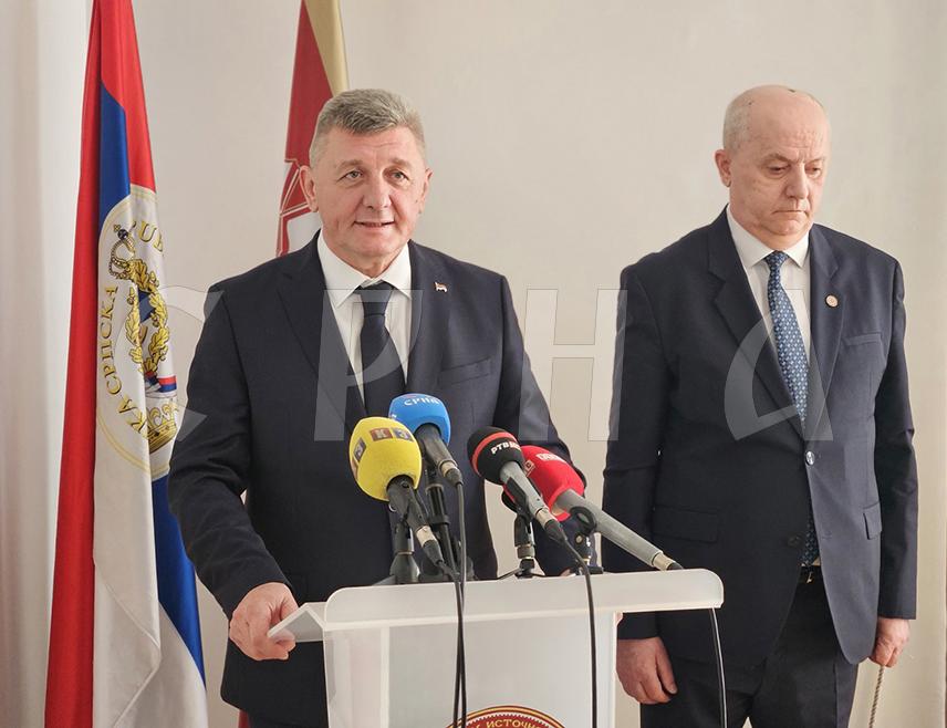 ИСТОЧНО НОВО САРАЈЕВО, 9. ФЕБРУАРА /СРНА/ - Министар за научнотехнолошки развој и високо образовање Републике Српске Драга Мастиловић и ректор Универзитета у Источном Сарајеву Милан Кулић сагласили су се данас да је приоритет завршетак зграде Факулета за физичко васпитање и спорта на Палама у овој години.