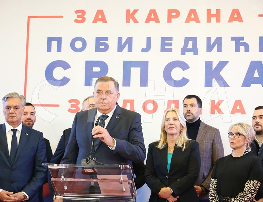 БАЊАЛУКА, 9. ФЕБРУАРА /СРНА/ - Предсједник СНСД-а Милорад Додик рекао је да ће владајућа коалиција у Републици Српској разговарати са свим Србима у заједничким институцијама и тражити да се разговара о тренутку када ће напустити своје позиције.