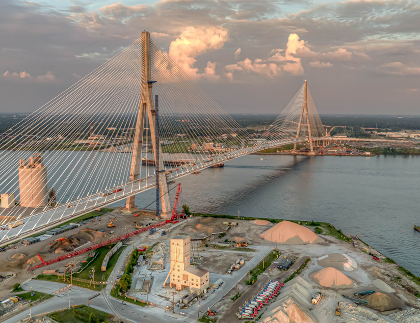 ВАШИНГТОН, 10. ФЕБРУАРА /СРНА/ - Амерички предсједник Доналд Трамп поручио је да неће дозволити отварање моста који повезује Мичиген са Онтариом, док Канада не додијели САД половину власништва над тим објектом.