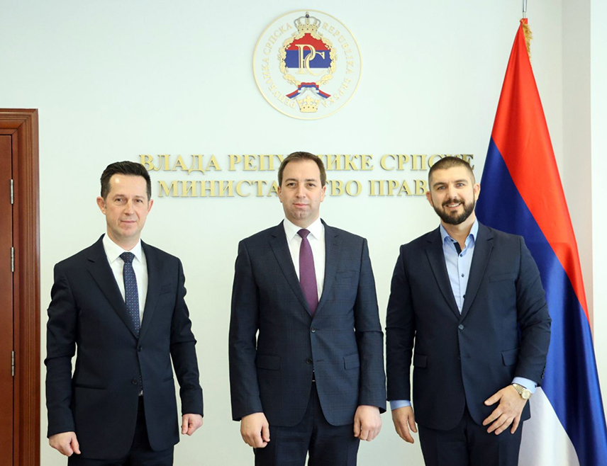 БАЊАЛУКА, 10. ФЕБРУАРА /СРНА/ - Министар правде Републике Српске Горан Селак истакао је данас у Бањалуци адвокатура мора бити независна и незамјенљива карика правосудног система.