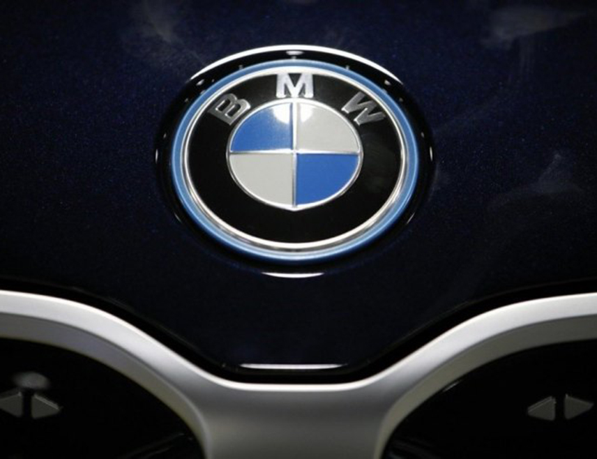 МИНХЕН, 11. ФЕБРУАРА /СРНА/ - Њемачки "Бе-Ем-Ве" саопштио је да повлачи стотине хиљада возила широм свијета због техничке грешке која би могла да изазове пожар, саопштио је тај произвођач луксузних аутомобила.