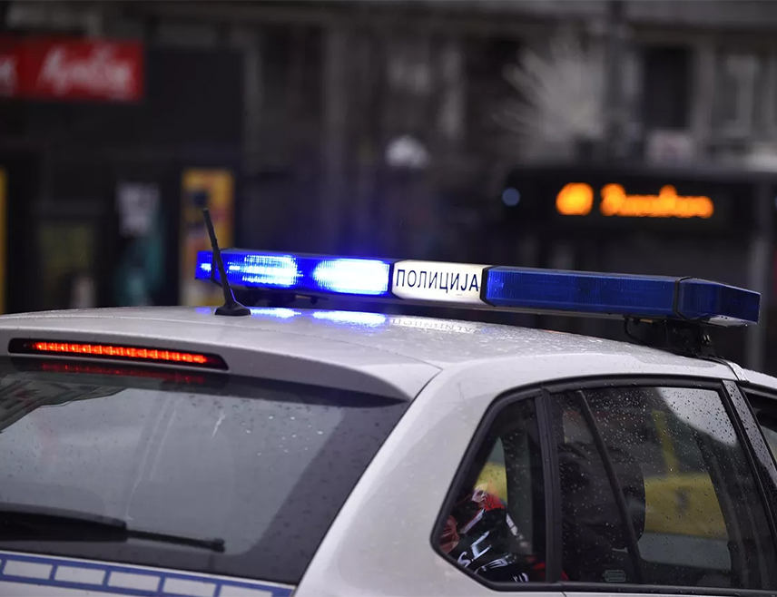 БЕОГРАД, 11. ФЕБРУАРА /СРНА/ - Београдска полиција у сарадњи са тужилаштвом ухапсила је Д.В. /27/ након што је у таксију, у којем је био, пронађено око пет килограма амфетамина.