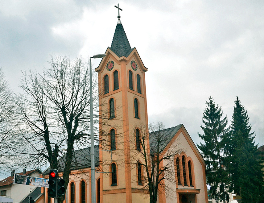 ТЕСЛИЋ, 12. ФЕБРУАРА /СРНА/ - Увредљив графит написан је на католичкој цркви у Теслићу што су осудили потпредсједник Републике Српске Давор Прањић и градоначелник Милан Миличевић.