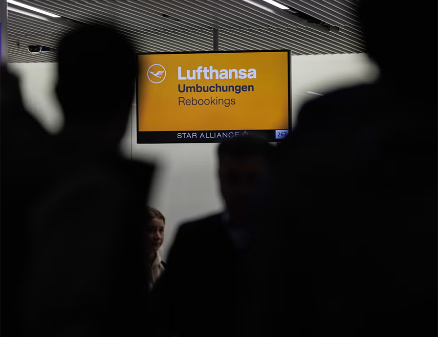 БЕРЛИН, 12. ФЕБРУАРА /СРНА/ - Њемачка авио-компанија "Луфтханза" саопштила је да је готово 800 летова отказано због штрајка пилота и особља авиона, што је утицало на око 100.000 путника.