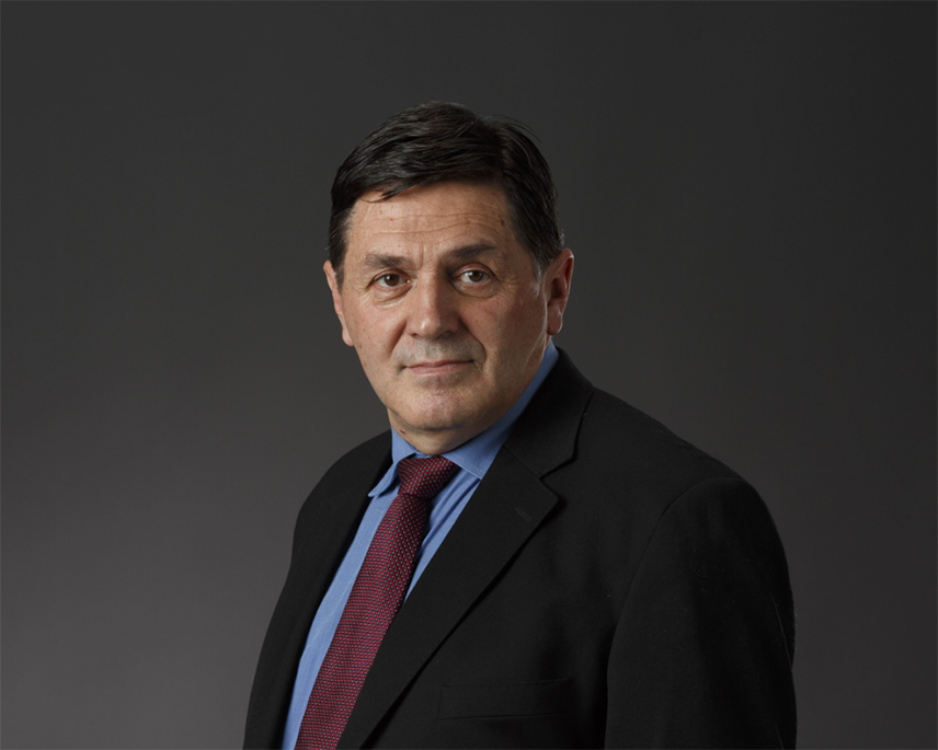 БЕОГРАД, 15. ФЕБРУАРА /СРНА/ - Професор геополитике Драган Колев рекао је Срни да ниједно звецкање оружјем на Балкану није наивно, да се ништа у вези са војним савезом Загреб–Приштина–Тирана не дешава без знања НАТО-а, те да је поново на удару српски фактор, који је брана интересима Алијансе у овом дијелу свијета.