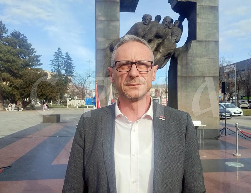 БИЈЕЉИНА, 12. ФЕБРУАРА /СРНА/ - Министар рада и борачко-инвалидске заштите Републике Српске Радан Остојић честитао је данас Србима Сретење и пожелио да мир и слобода у којој Република Српска живи и јача 30 година траје за сва времена за српски народ.