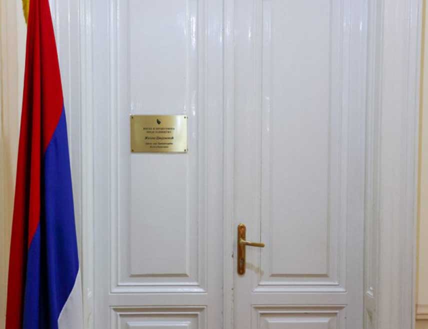 САРАЈЕВО, 13. ФЕБРУАРА /СНРА/ - Из Предсједништва БиХ демантовани су медијски наводи да је авиону Владе Републике Српске забрањено слијетање на њемачко тло, као и да је упућен било какав захтјев за слијетање у Њемачку, што је потпуна неистина.