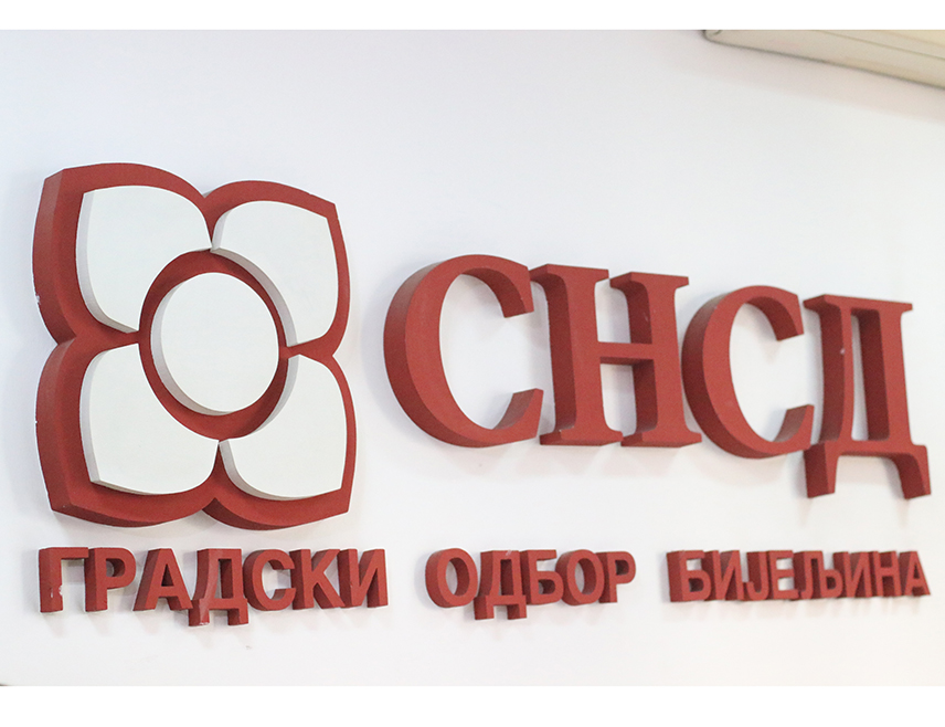 БИЈЕЉИНА, 13. ФЕБРУАРА /СРНА/ - Представници Градске управе и одборници СДС-а, НФ-а и ПДП-а нису се данас појавили на тематској сједници Скупштине града Бијељина о проблемима семберских пољопривредника, што у бијељинском СНСД-у сматрају избјегавањем расправе о једној од најважнијих тема за Семберију.