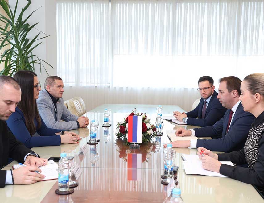 БАЊАЛУКА, 13. ФЕБРУАРА /СРНА/ - Министар правде Републике Српске Горан Селак изјавио je да ће се крајем фебруара у Источном Сарајеву састати са министрима правде Федерације БиХ /ФБиХ/ и Савјета министара са којим ће разговарати о заштити имовине Срба и Српске православне цркве у ФБиХ.