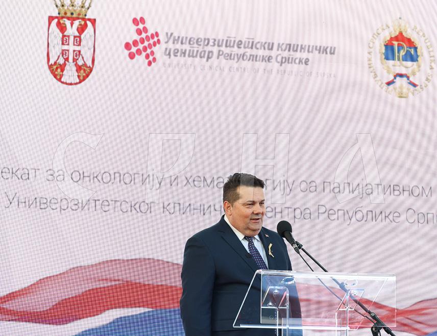 БАЊАЛУКА, 13. ФЕБРУАРА /СРНА/ - Предсједник Народне скупштине Републике Српске Ненад Стевандић рекао је да Српска може бити поносна што је у немогућим условима обезбиједила својим грађанима респектабиллне здравствене установе о чему говори и данашње свечано отварање новог објекта за онкологију и хематологију са палијативном његом Универзитетског клиничког центра Српске.