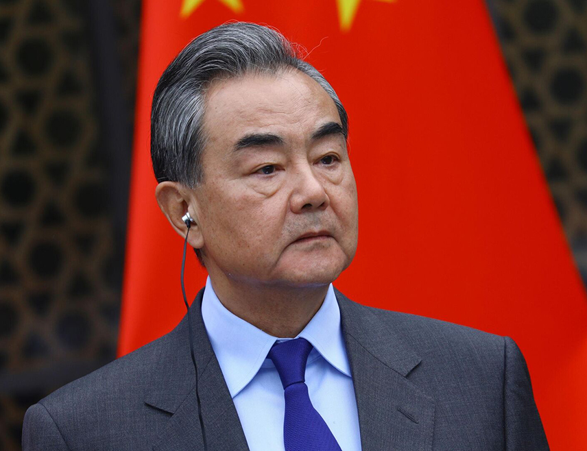 МИНХЕН, 14. ФЕБРУАРА /СРНА-Ројтерс/ - Кинески министар спољних послова Ванг Ји позвао је САД да воде позитивну и прагматичну политику и да се не дистанцирају од Кине.